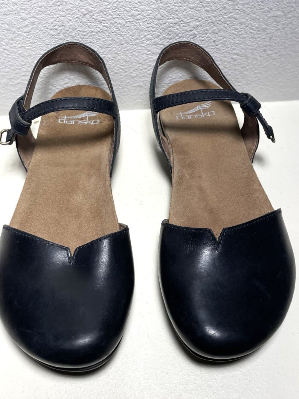 Dansko Women's Closed-Toe Hybrid Sandals Rowan WAXY BLACK Size 38 U.S. 7.5-8.0